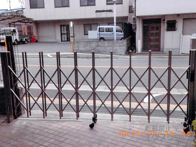 大阪府河内長野市ののカーゲート トリップゲート RA型 ノンレール 片開き 30S 施工例