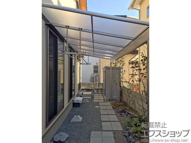 徳島県板野郡松茂町ののテラス屋根 ヴェクターテラス F型 テラスタイプ 単体 積雪〜20cm対応＋吊り下げ式物干し ロング 2本入り×1セット 施工例