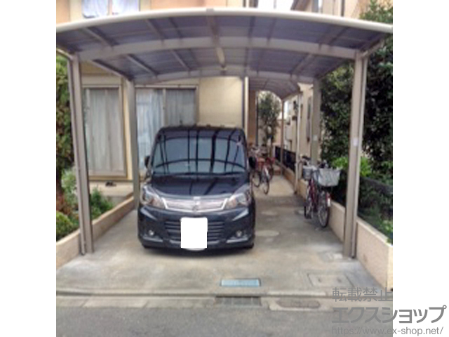 東京都東久留米市ののカーポート ネスカR (ラウンドスタイル) ワイド 積雪〜20cm対応+屋根材ホルダー 50型用 4セット分×1セット 施工例