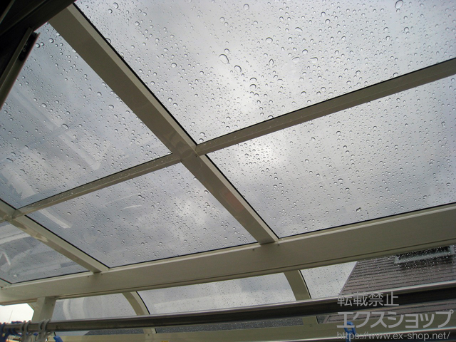 東京都調布市のLIXIL リクシル（トステム）のバルコニー・ベランダ屋根 ライザーテラスII R型 屋根タイプ 単体 積雪〜20cm対応 施工例