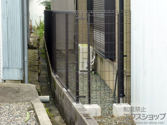 三重県亀山市ののフェンス・柵 イーネットフェンス1F型 自由柱タイプ 施工例