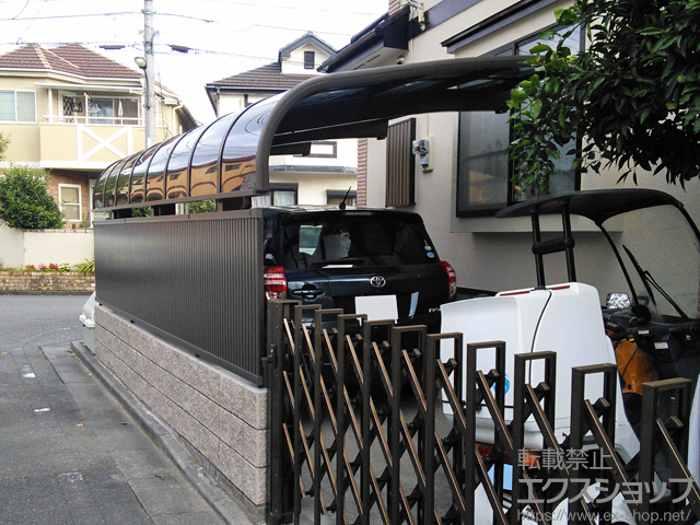 東京都八王子市のLIXIL リクシル（トステム）のカーポート テールポートシグマIII 1500 積雪〜50cm対応＋着脱式サポート ロング柱23用 1本入り×3セット 施工例