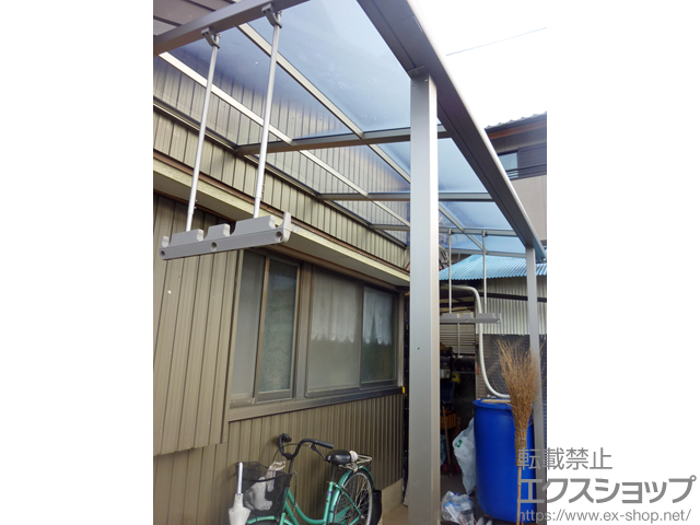 愛知県額田郡幸田町ののテラス屋根 スピーネ F型 テラスタイプ 単体 積雪〜20cm対応＋吊り下げ物干しAセット ロング2本入り×1セット 施工例