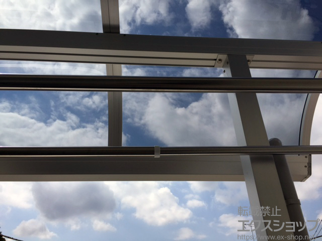 東京都町田市のLIXIL リクシル（トステム）のバルコニー・ベランダ屋根 ライザーテラスII R型 屋根タイプ 単体 積雪〜20cm対応 施工例