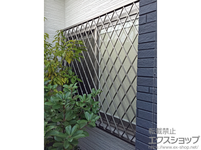 愛知県知多郡阿久比町のLIXIL リクシル（トステム）の面格子・窓格子 アルミ面格子 ヒシクロス 施工例