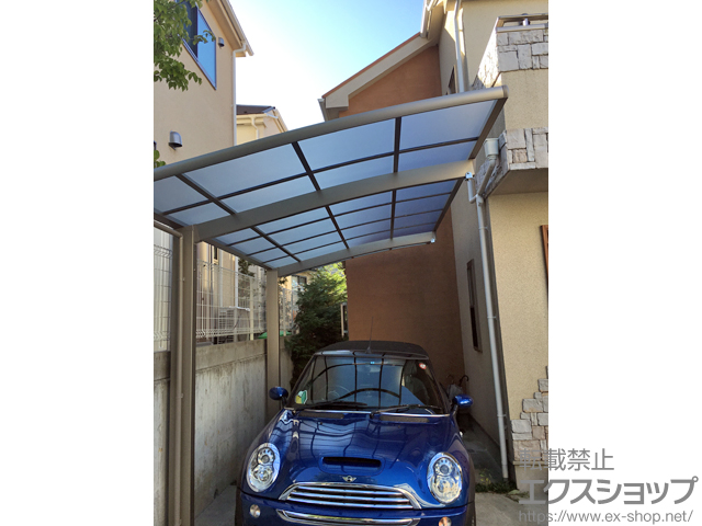 東京都世田谷区ののカーポート ネスカR (ラウンドスタイル) 積雪〜20cm対応＋着脱式サポート　2本入り　標準柱（H22）用×1セット 施工例