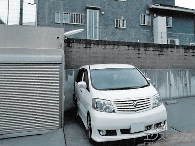 福島県いわき市のLIXIL リクシル（トステム）のガレージシャッター ガレージシャッタークワトロ 電動式 外部付タイプ ※外部停電時開閉機構 施工例