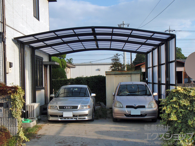 埼玉県行田市ののカーポート フーゴR (ラウンドスタイル) ワイド 延長 積雪〜20cm対応＋サイドパネル 施工例