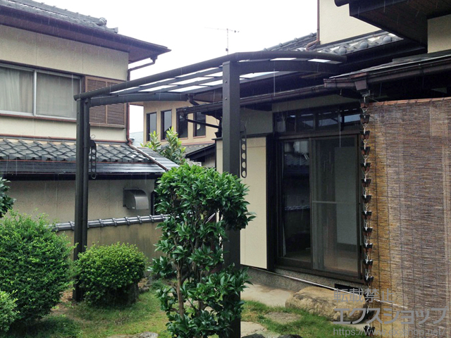 兵庫県姫路市ののサイクルポート・駐輪場 ネスカRミニ (ラウンドスタイル) 積雪〜20cm対応＋物干しセット　標準 2本入り×1セット 施工例