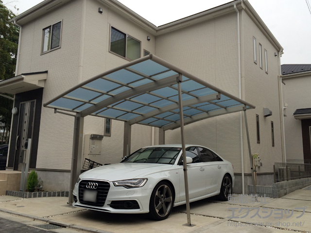 東京都調布市ののカーポート レイナポートグラン50 積雪〜50cm対応＋着脱式サポート 標準・ハイルーフ兼用 3本入り×1セット＋屋根ふき材補強部品（1セット） 施工例
