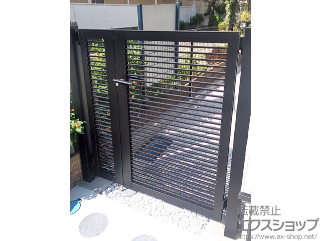 神奈川県横浜市のの門扉 プレスタ門扉 1型 細横桟 両開き親子 柱使用 施工例