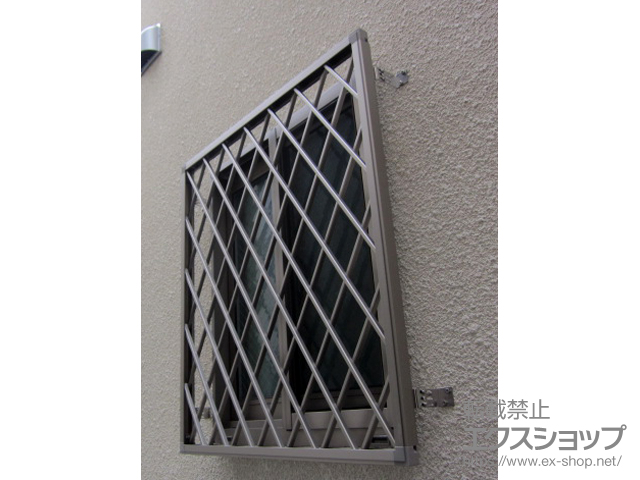 東京都府中市のLIXIL リクシル（トステム）の面格子・窓格子 アルミ面格子 ヒシクロス 施工例