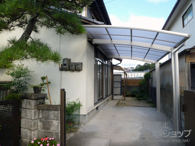 岡山県津山市ののカーポート プレシオスポート 積雪〜20cm対応＋着脱式補助柱 標準・ハイルーフ兼用 2本入り×1セット 施工例