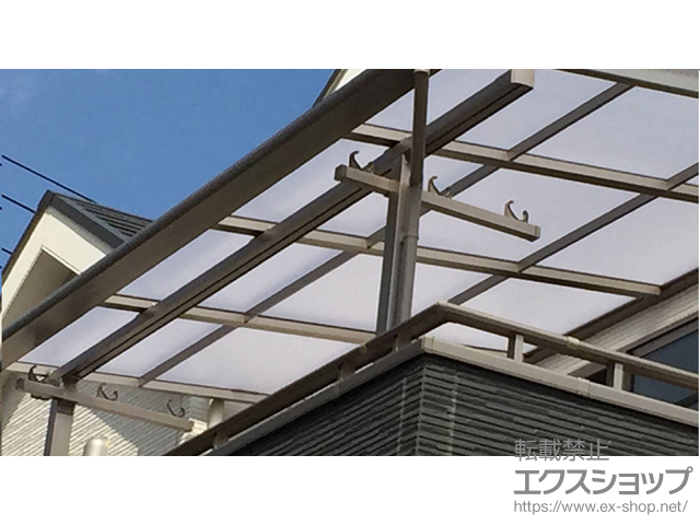 埼玉県川口市のLIXIL リクシル（トステム）のバルコニー・ベランダ屋根 ライザーテラスII F型 屋根タイプ 単体 積雪〜20cm対応 施工例