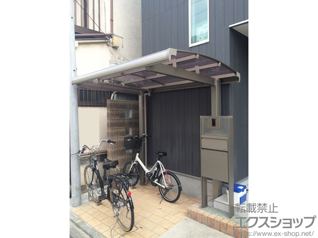東京都足立区ののサイクルポート・駐輪場 フーゴAミニ (アーチスタイル) 積雪〜20cm対応＋サイクルラック S4型 施工例