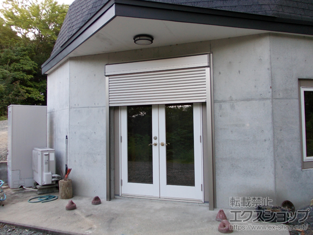 岡山県久米郡美咲町のLIXIL リクシル（トステム）のガレージシャッター ガレージシャッタークワトロ 手動式 外部付タイプ 施工例