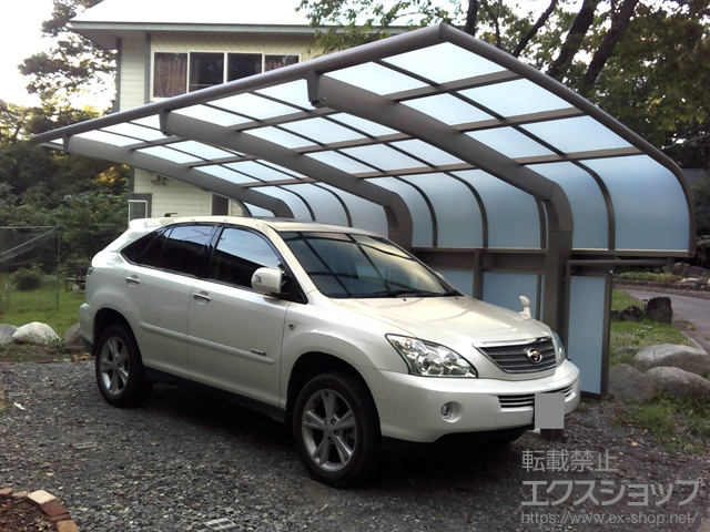 宮城県刈田郡蔵王町のLIXIL リクシル（トステム）のカーポート テールポートシグマIII 1500 積雪〜50cm対応＋サイドパネル＋着脱式サポート 標準 1本入り×2セット 施工例