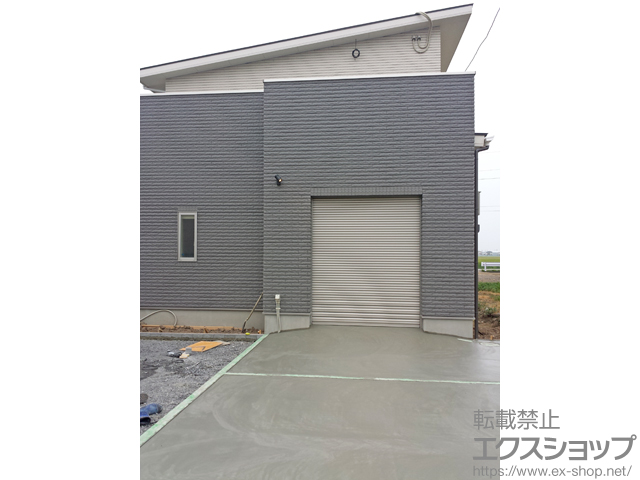 群馬県前橋市のLIXIL リクシル（トステム）のガレージシャッター ガレージシャッタークワトロ 電動式 内部付タイプ 施工例