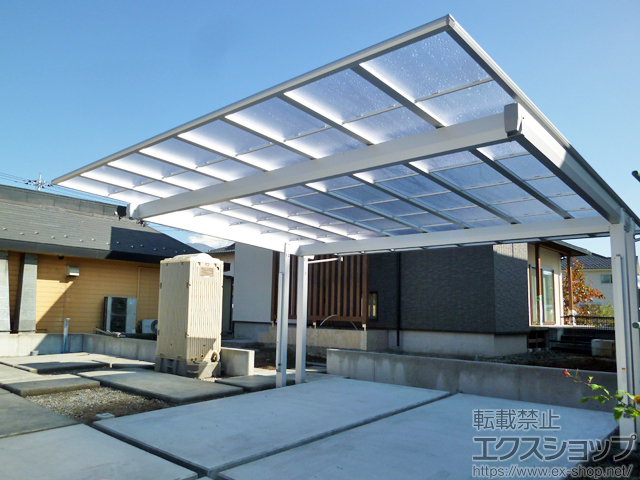山梨県甲斐市ののカーポート エフルージュツインEX 後方支持タイプ 積雪〜20cm対応＋着脱式サポート 2本入り×1セット 施工例