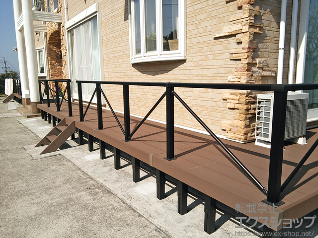 熊本県水俣市ののウッドデッキ リウッドデッキ 200＋リウッドステップ5型 Sタイプ(2段)＋シンプルモダンデッキフェンス1型<笠木のみタイプ> 施工例