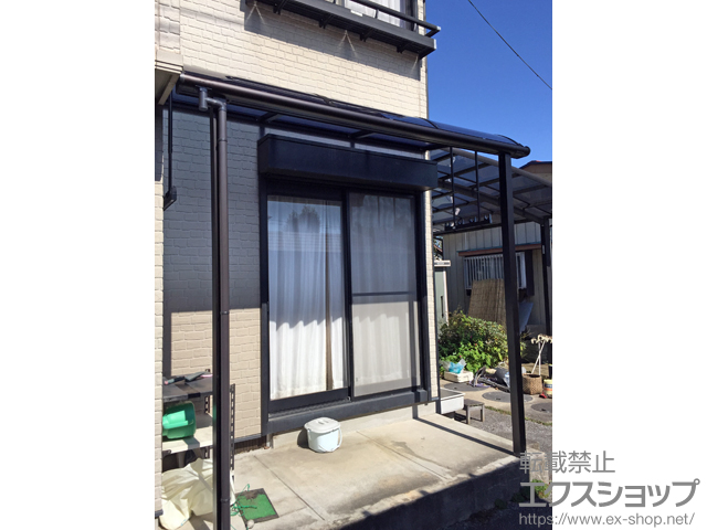 栃木県日光市ののテラス屋根 プレシオステラス R型 テラスタイプ 単体 積雪〜20cm対応＋吊り下げ式物干し 標準 2本入り×1セット 施工例