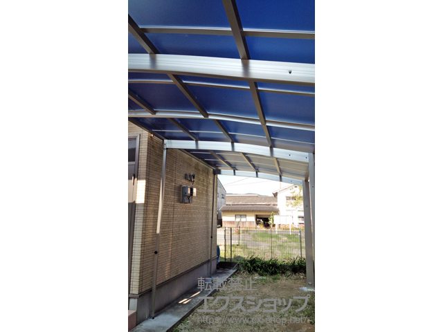 佐賀県唐津市ののカーポート レイナポートグラン　積雪〜20cm対応＋着脱式サポート 標準・ハイルーフ兼用 2本入り×1セット 施工例