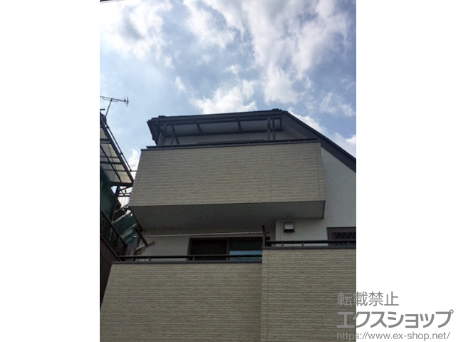 東京都足立区のLIXIL リクシル（トステム）のバルコニー・ベランダ屋根 ライザーテラスII R型 屋根タイプ 単体 積雪〜20cm対応＋ベランダ用物干し T字型物干し 施工例
