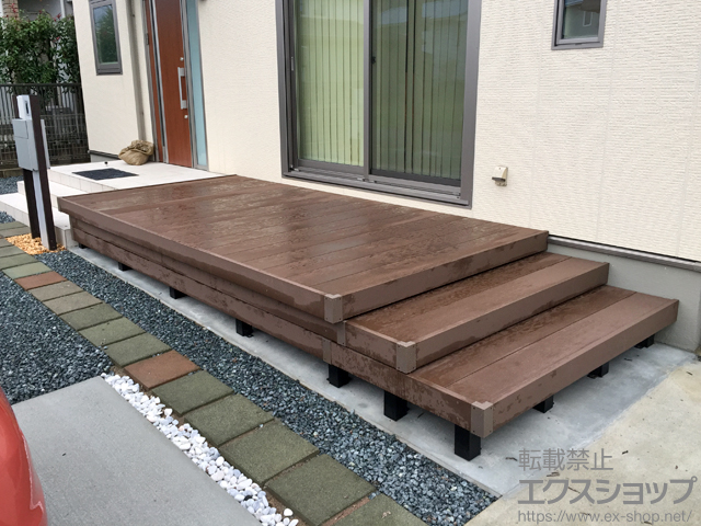 兵庫県篠山市ののウッドデッキ リウッドデッキ 200＋床下囲い部材一式　※正面・片側面取付/各2段＋段床セット(片側面タイプ 2段） 施工例