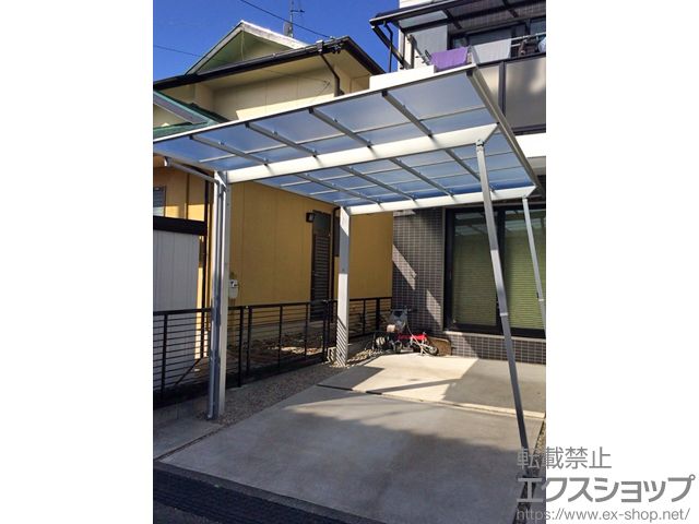 愛知県豊橋市ののカーポート ネスカF (フラットスタイル) 積雪〜20cm対応＋着脱式サポート 2本入 施工例