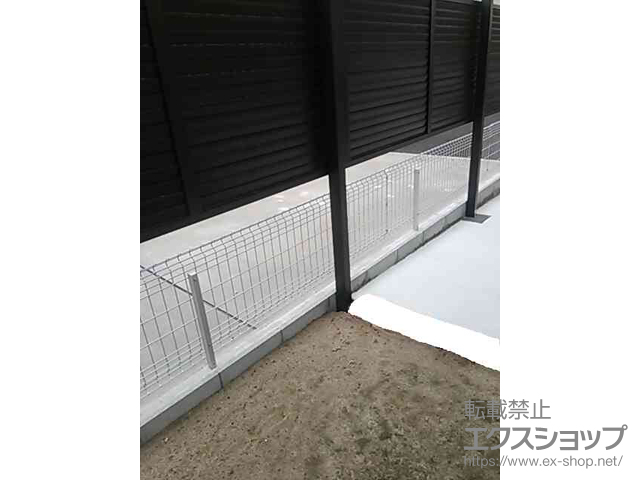 宮城県塩竈市ののフェンス・柵 プレスタフェンス 8型 横ルーバー アルミ多段柱使用 施工例