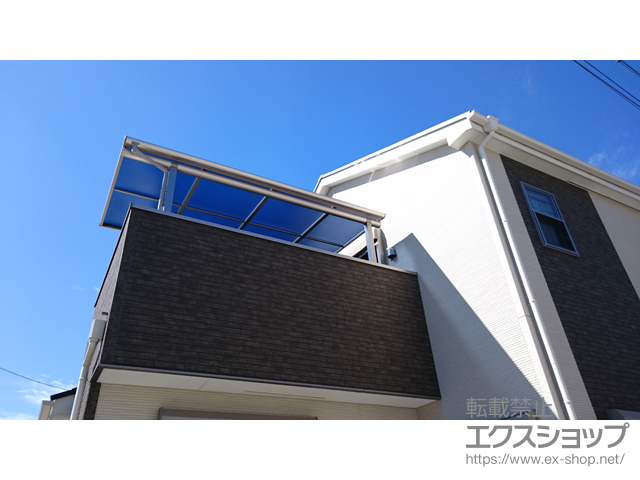 大阪府寝屋川市ののバルコニー・ベランダ屋根 ヴェクターテラス F型 屋根タイプ 単体 積雪〜20cm対応＋吊り下げ式物干し 標準 2本入り×1セット 施工例