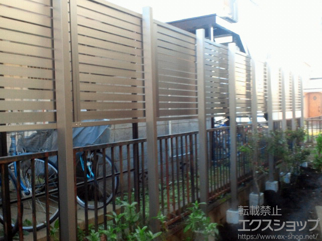 神奈川県横浜市ののフェンス・柵 プレスタフェンス 7Y型 横スリット アルミ多段柱使用 施工例