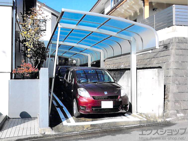 宮城県仙台市ののカーポート レイナキャップポートグラン 縦連棟　積雪〜20cm対応＋着脱式サポート　標準・ハイルーフ兼用　2本入り×2セット 施工例