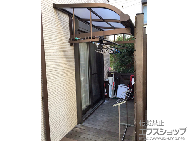 埼玉県さいたま市ののバルコニー・ベランダ屋根 ヴェクターテラス R型 ルーフタイプ 単体 積雪〜20cm対応＋吊下げ物干し 標準 2本入 施工例