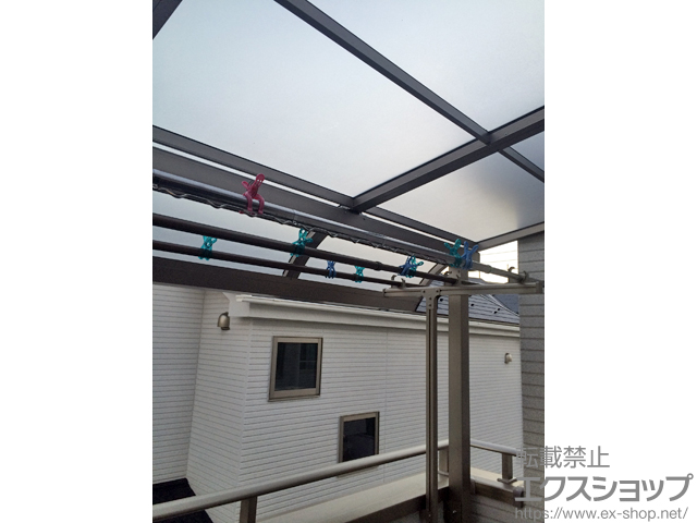 神奈川県横浜市のLIXIL リクシル（トステム）のバルコニー・ベランダ屋根 ライザーテラスII R型 屋根タイプ 単体 積雪〜20cm対応 施工例