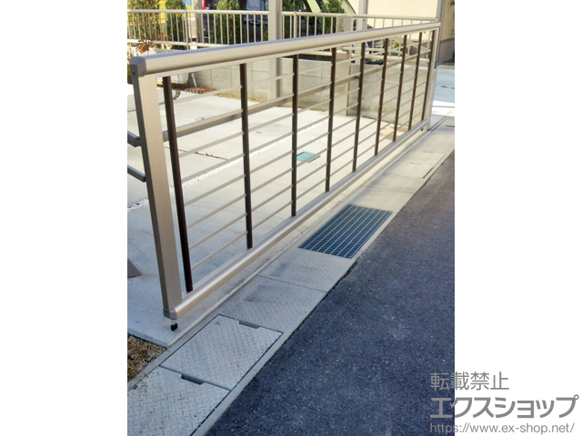 岡山県瀬戸内市ののカーゲート ルシアスアップゲートワイド 1型 横格子 電動 複合カラー 施工例