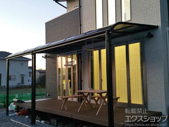 宮崎県宮崎市ののテラス屋根 ヴェクターテラス R型 テラスタイプ 連棟 積雪〜20cm対応＋吊り下げ式物干し ロング 2本入り 施工例