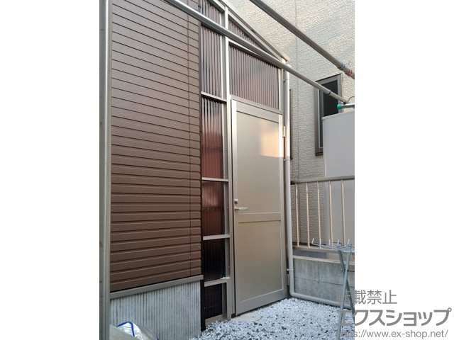 福岡県北九州市ののストックヤード ストックヤードII 片側ドア付きタイプ 積雪〜20cm対応＋引違い窓 積雪~20cm対応用 施工例