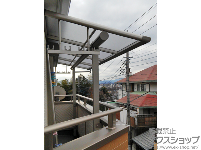 東京都八王子市ののバルコニー・ベランダ屋根 ヴェクターテラス F型 屋根タイプ 単体 積雪〜20cm対応＋吊り下げ式物干し 2本入り 施工例