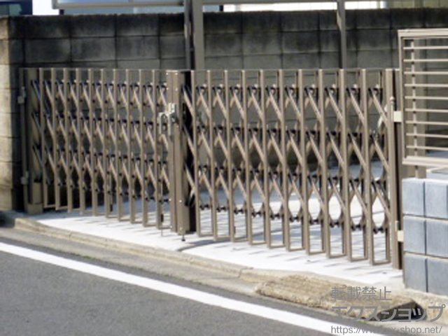 埼玉県新座市ののカーゲート アルシャインHG ノンキャスター 両開き 510W 施工例