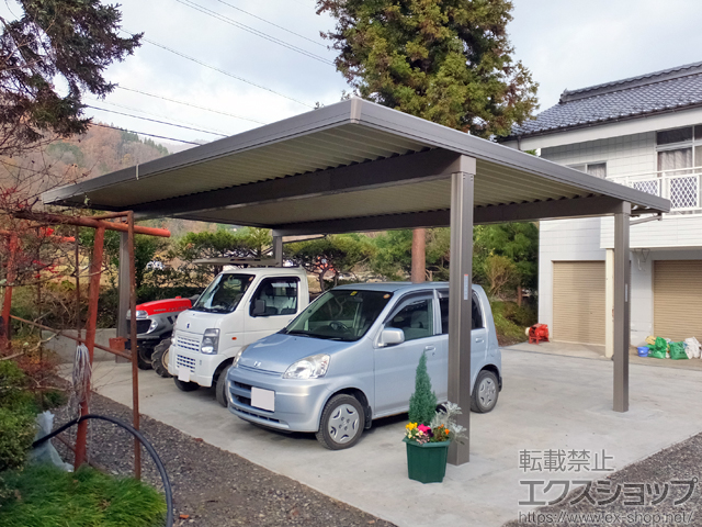長野県安曇野市のLIXIL リクシル（トステム）のカーポート テリオスポートIII 1500 3台用 角柱4本仕様 積雪〜50cm対応 施工例