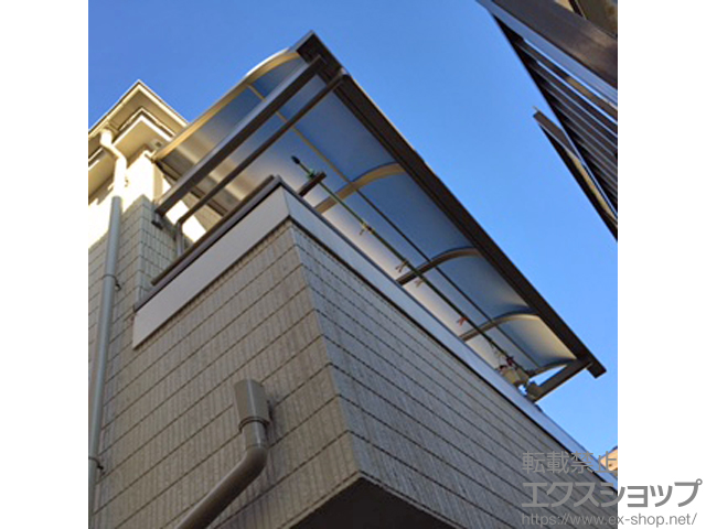 東京都葛飾区のLIXIL リクシル（トステム）のバルコニー・ベランダ屋根 ライザーテラスII R型 ルーフタイプ 単体 積雪〜20cm対応 施工例