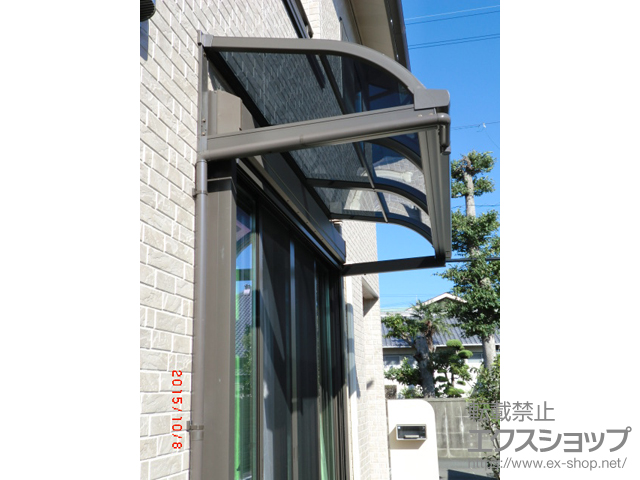 静岡県磐田市のLIXIL リクシル（トステム）のテラス屋根 ライザーテラスII R型 ルーフタイプ 単体 積雪〜20cm対応 施工例