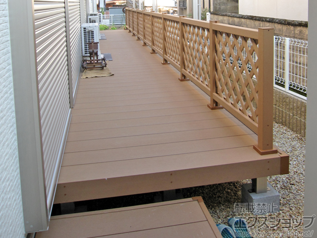 滋賀県大津市ののウッドデッキ リウッドデッキ 200＋独立式リウッドステップ2型×2台＋リウッドデッキフェンス2型＜ラチス格子＞ 施工例