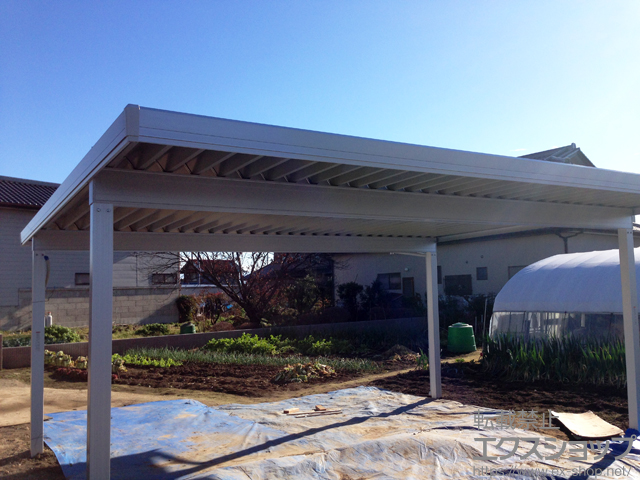 茨城県筑西市のLIXIL リクシル（トステム）のカーポート テリオスポートIII 1500 2台用 角柱4本仕様 積雪〜50cm対応 施工例