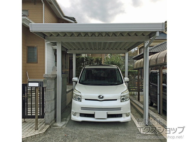 鹿児島県南さつま市のLIXIL リクシル（トステム）のカーポート テリオスポートIII 900 1台用 角柱4本仕様 積雪〜30cm対応 施工例