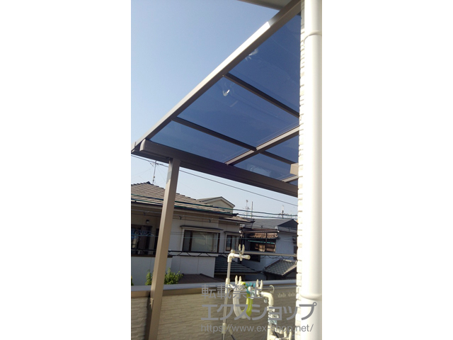 大阪府松原市のLIXIL リクシル（トステム）のバルコニー・ベランダ屋根 ライザーテラスII F型 屋根タイプ 単体 積雪〜20cm対応 施工例