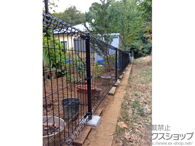 茨城県鉾田市ののフェンス・柵 メッシュフェンス M0 間仕切りタイプ 施工例