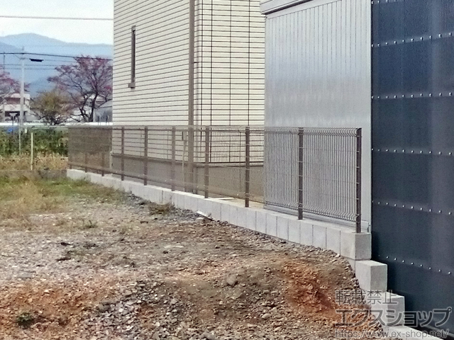 岐阜県揖斐郡池田町ののフェンス・柵 ハイグリッドフェンスUF8型 施工例