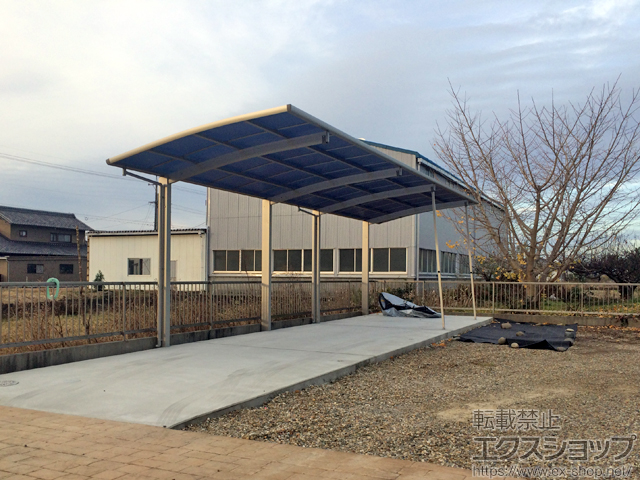 愛知県一宮市ののカーポート レイナポートグラン 縦連棟　積雪〜20cm対応＋着脱式サポート 標準・ハイルーフ兼用 2本入り×2セット 施工例